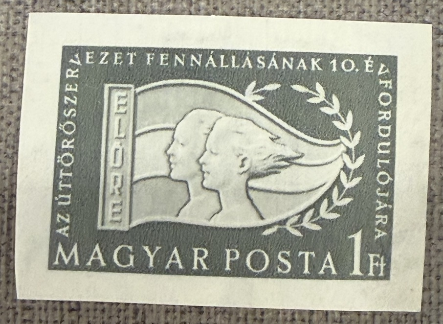 Boy and girl before the ELŐRE flag — 1 Ft grey-green, imperforate