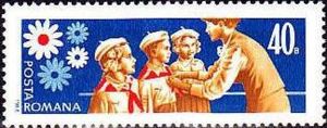 Young Pioneers receiving neckerchiefs — 40 bani